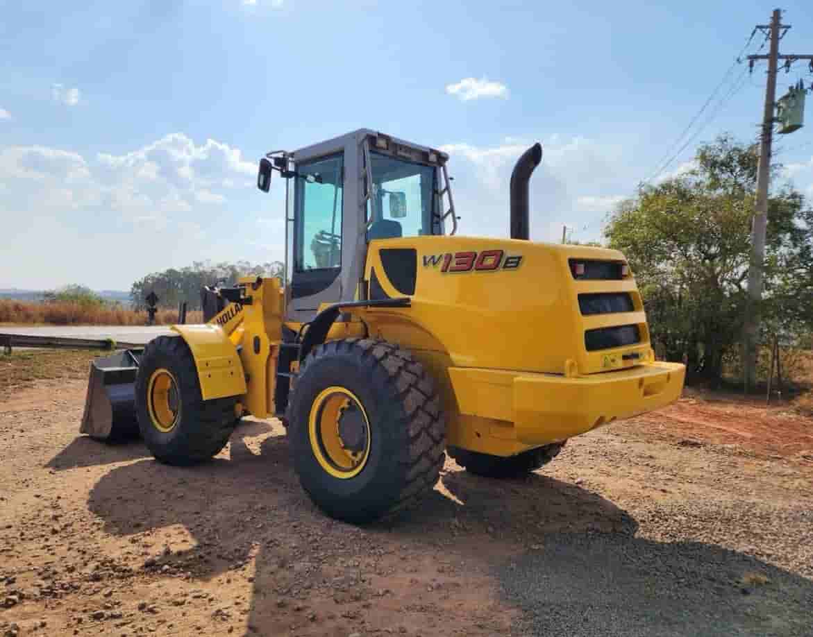 Pá Carregadeira New Holland W130 2009