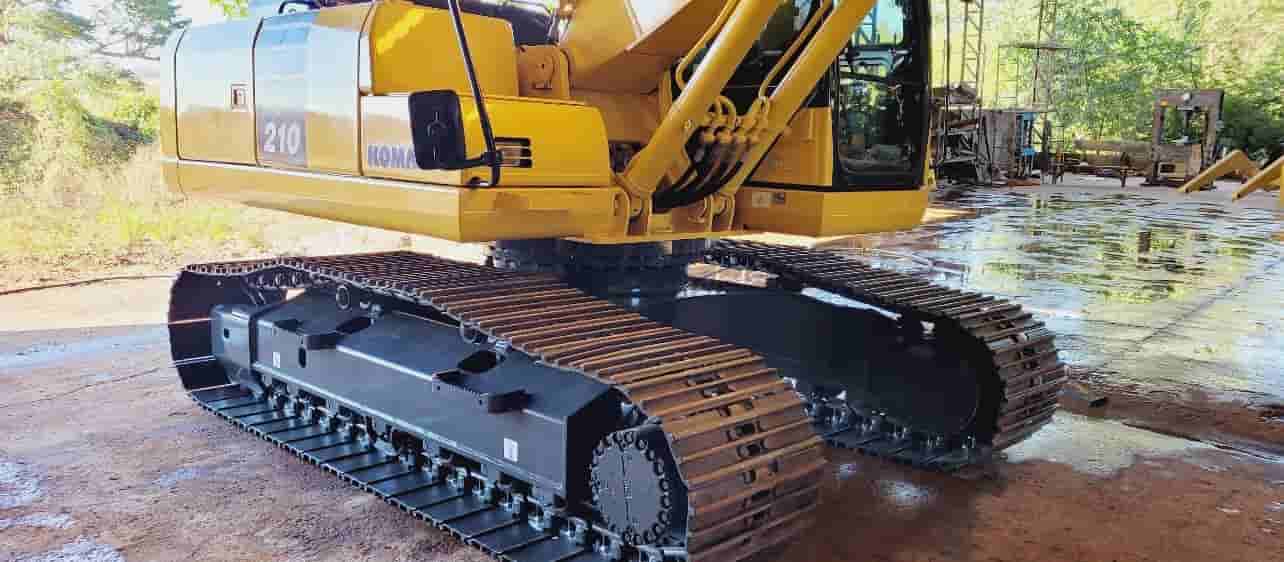 Escavadeira Komatsu PC210 2020