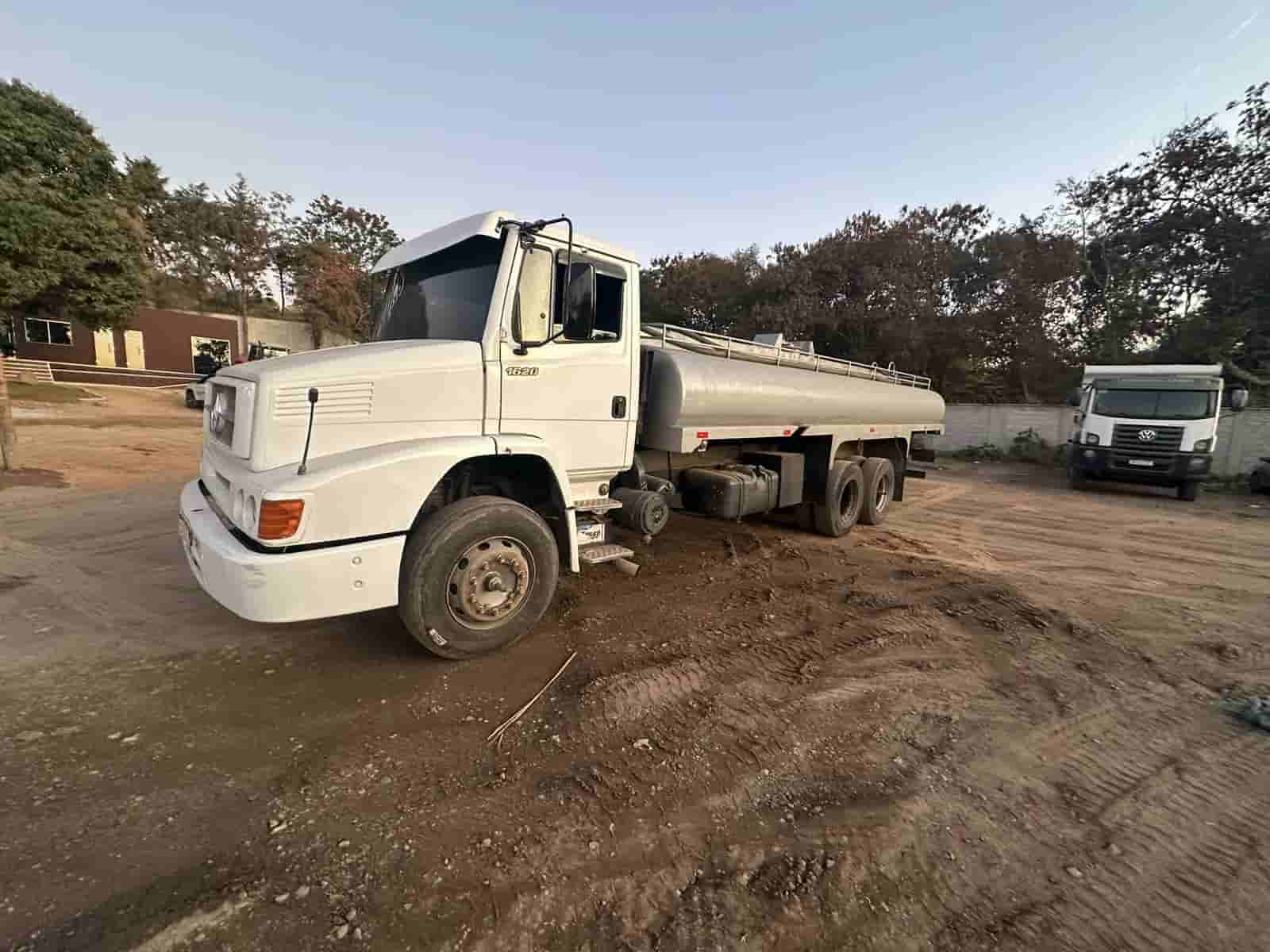 Caminhão Mecedes Benz 1620 2000