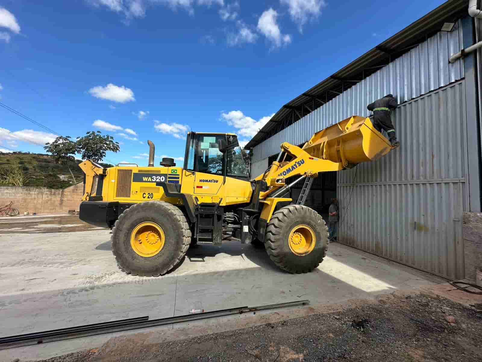Pá Carregadeira Komatsu WA320 2019