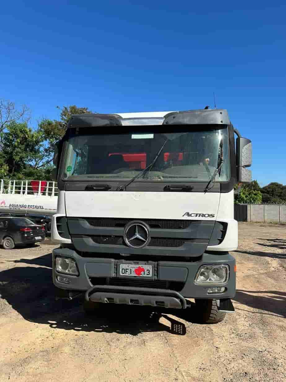 Caminhão Mercedes-Benz Actros 4844