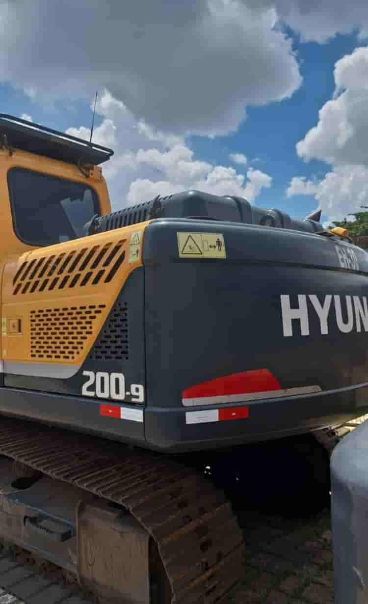 Escavadeira Hyundai 200 2021