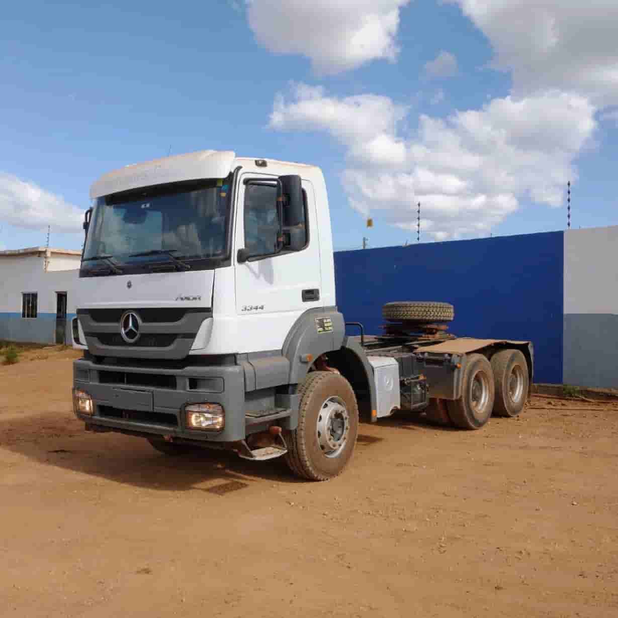 MB Axor 3344 2022, cabininha, 6x4, com média de 200.000 km 