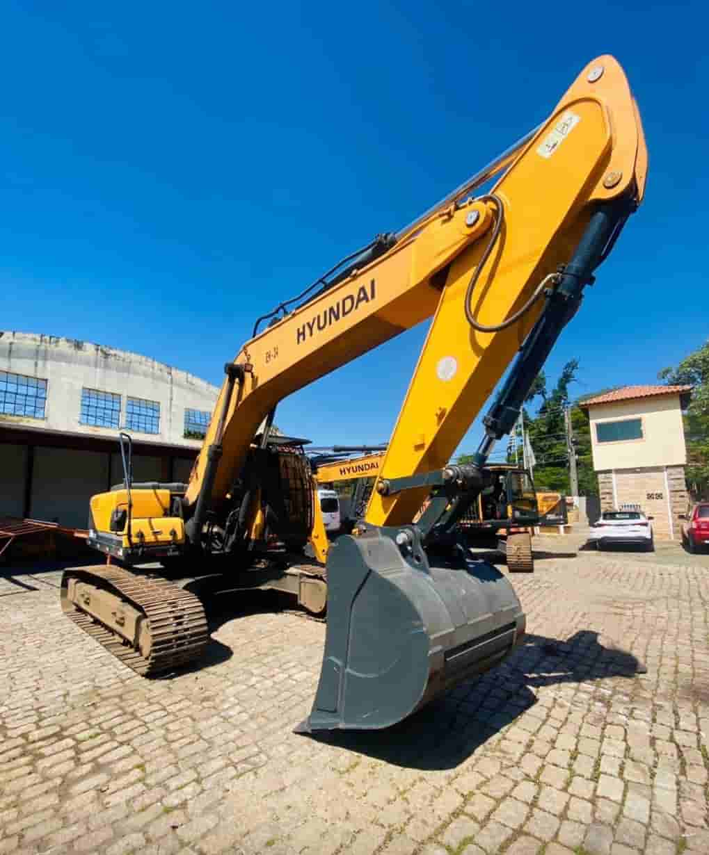 Escavadeira Hyundai 260 LC-9 2020, com 7000 horas