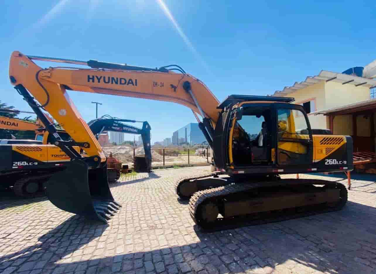 Escavadeira Hyundai 260 LC-9 2020, com 7000 horas
