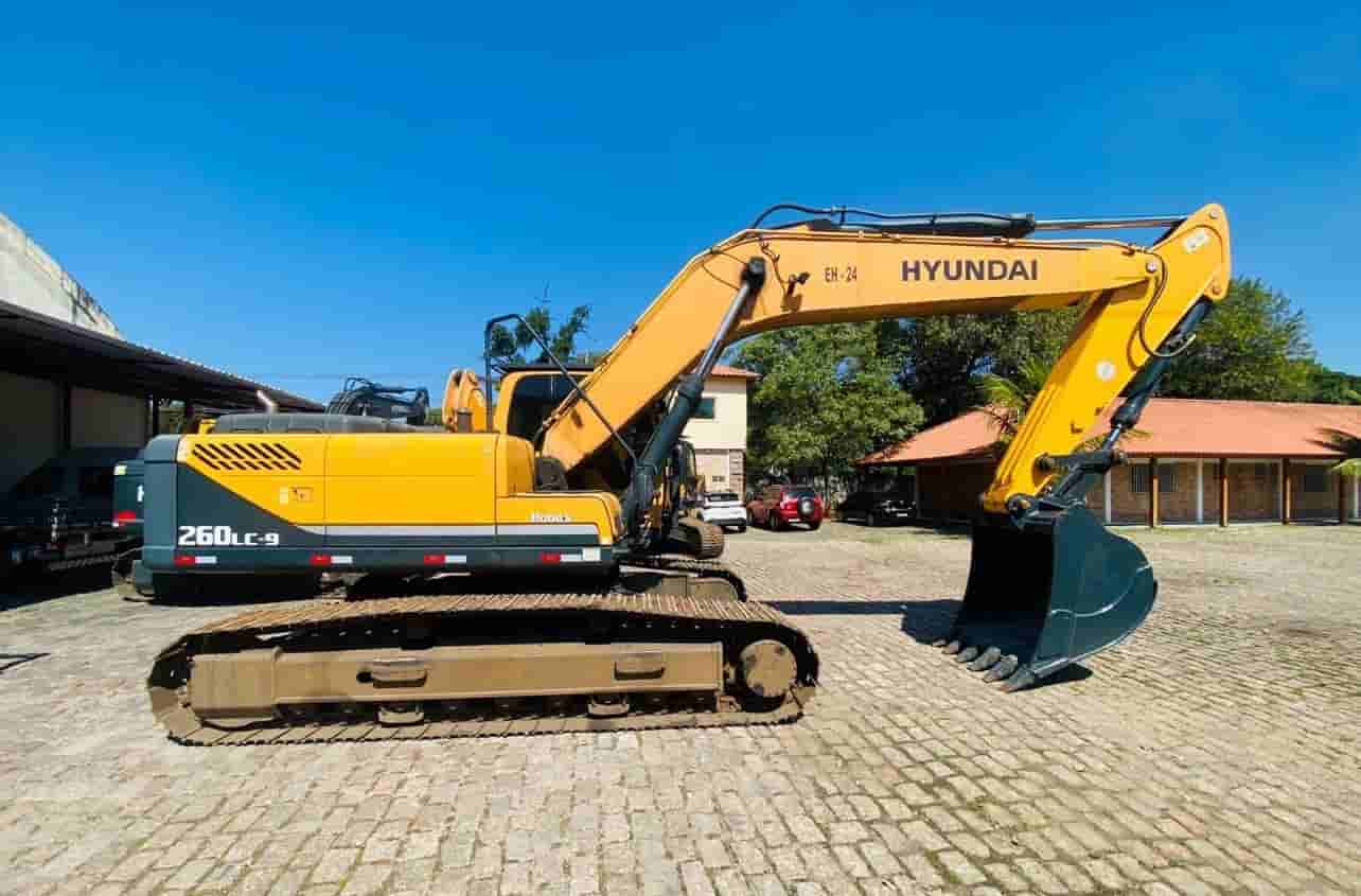 Escavadeira Hyundai 260 LC-9 2020, com 7000 horas