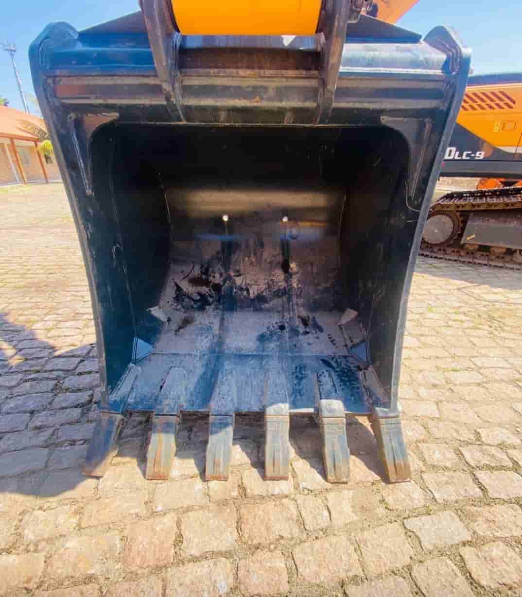 Escavadeira Hyundai 260 LC-9 2020, com 7000 horas