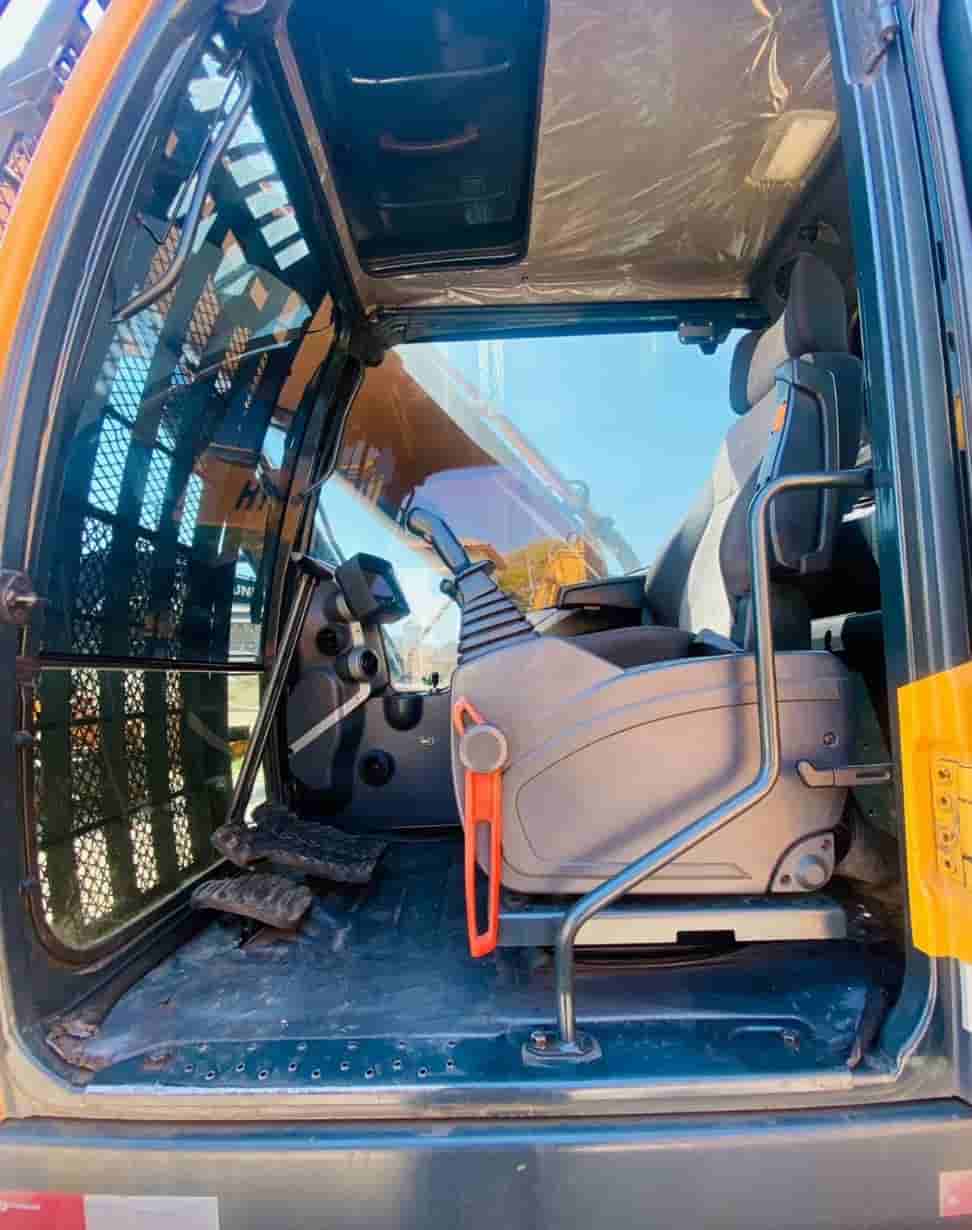 Escavadeira Hyundai 260 LC-9 2020, com 7000 horas