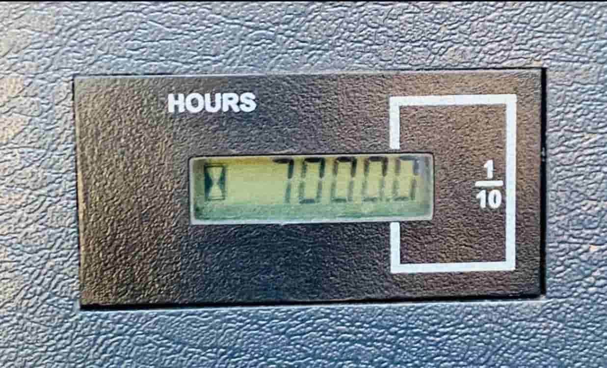 Escavadeira Hyundai 260 LC-9 2020, com 7000 horas
