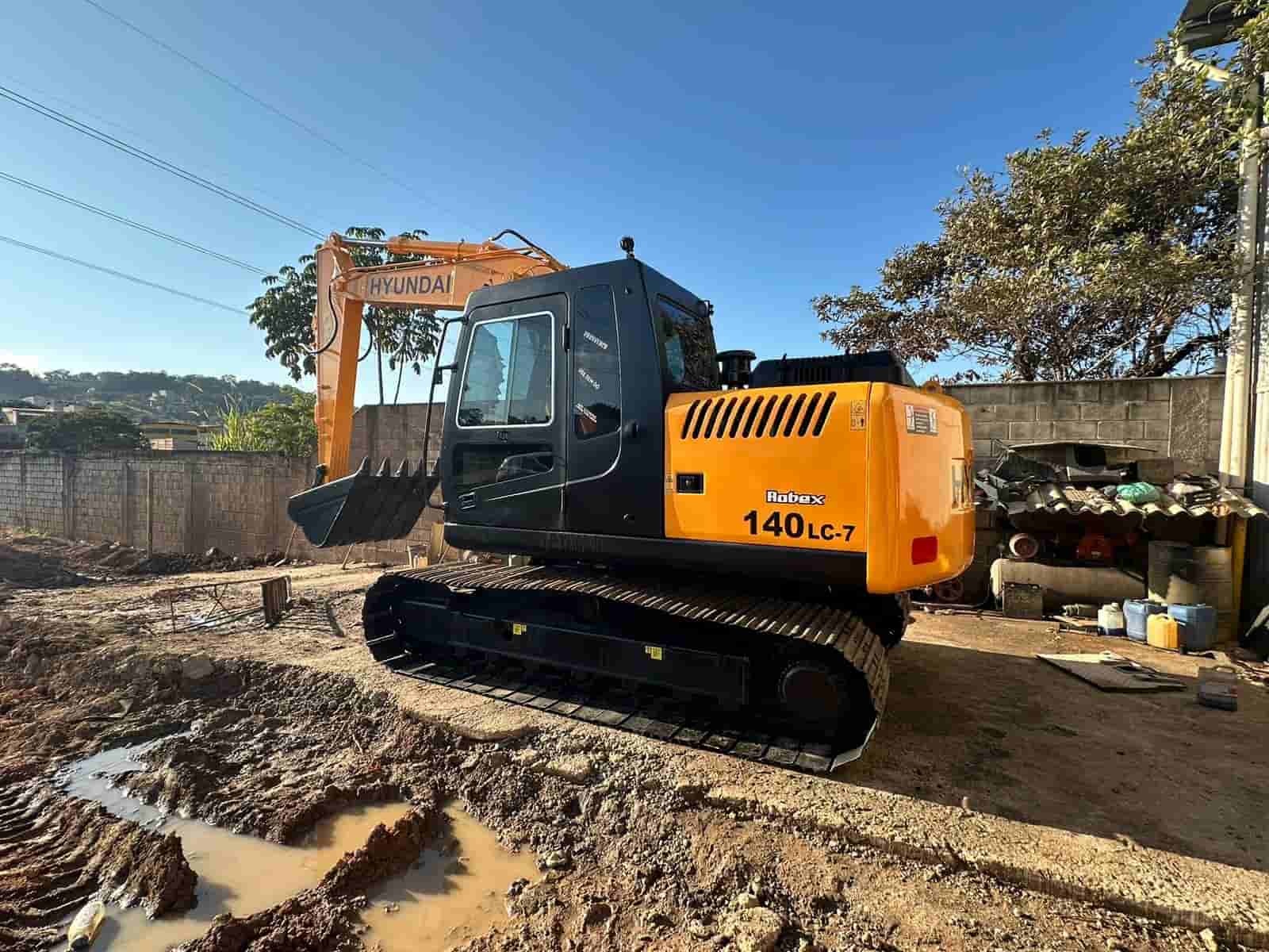 Escavadeira hyundai 140 LC-7 2011