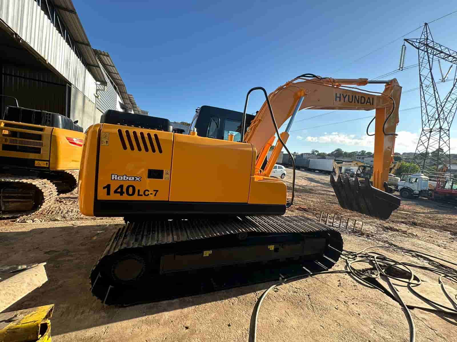 Escavadeira hyundai 140 LC-7 2011