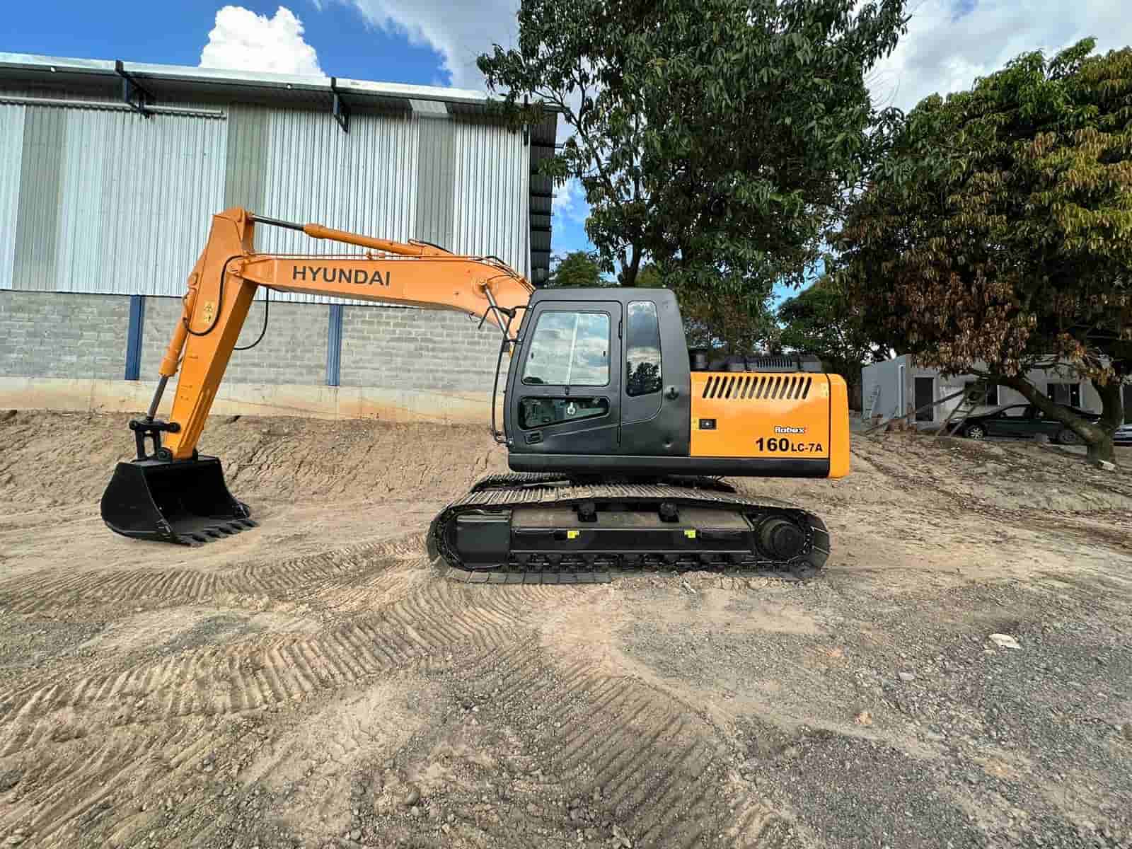 Escavadeira Hyundai R160 LC-7 2011