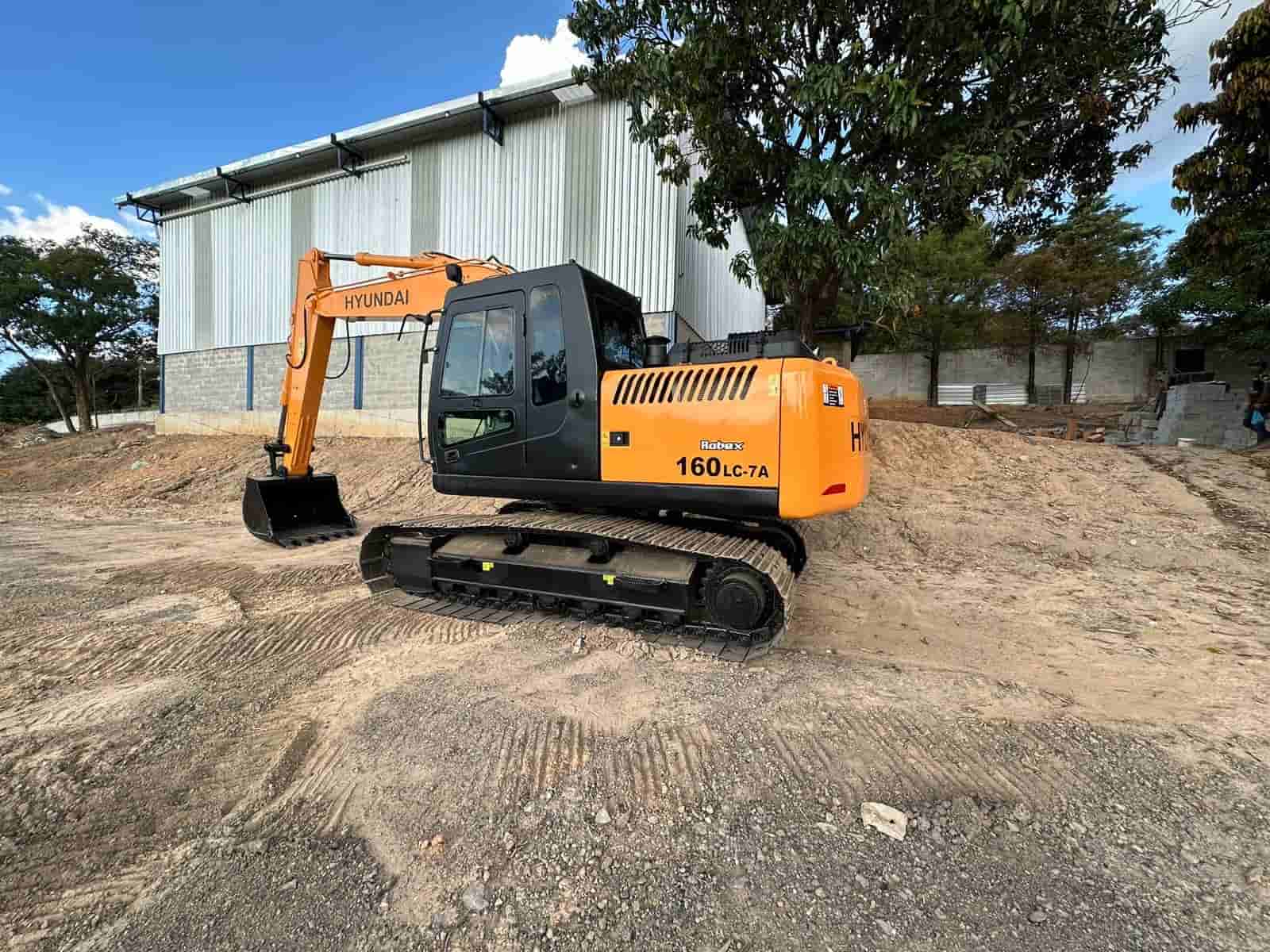 Escavadeira Hyundai R160 LC-7 2011