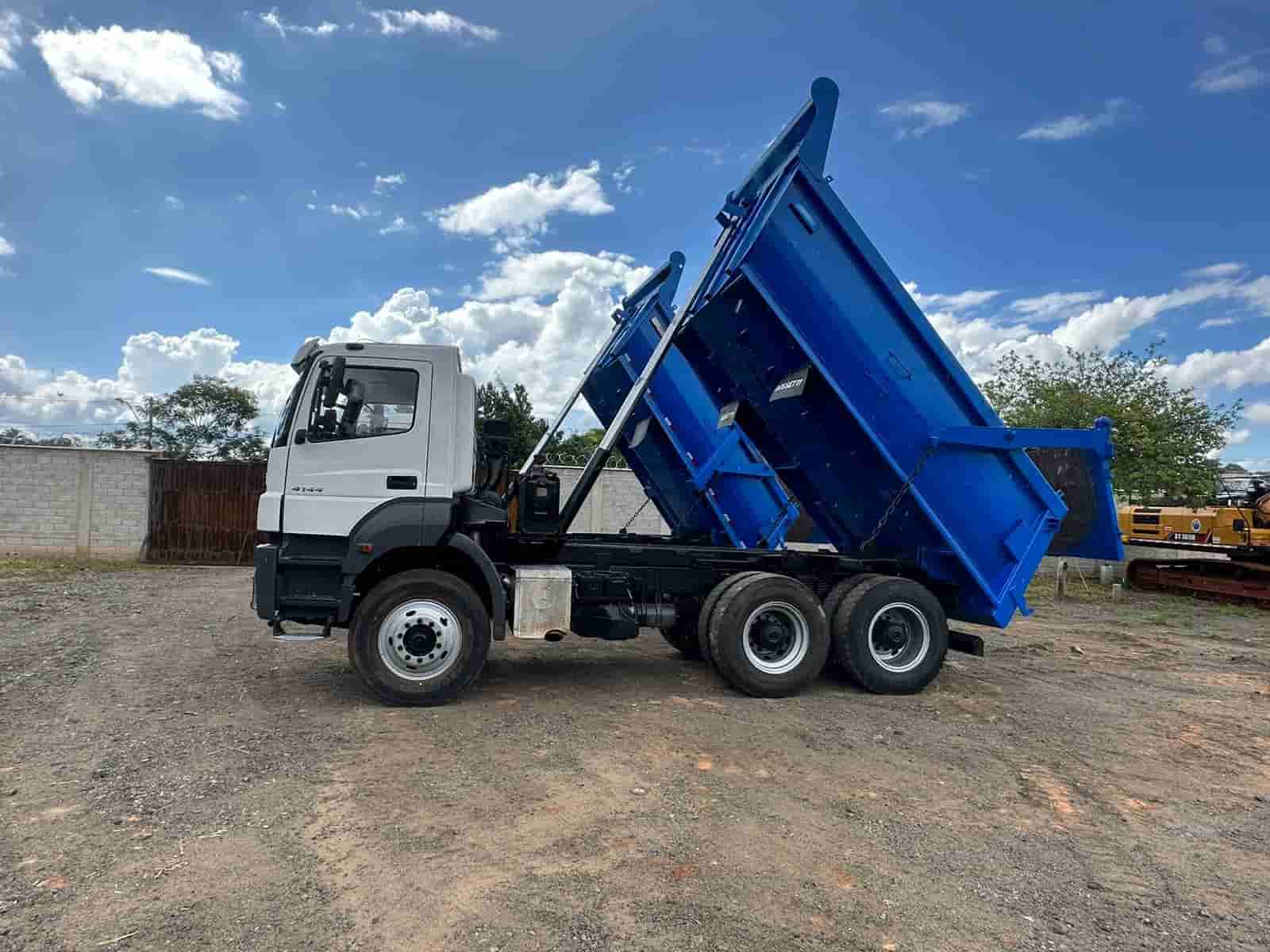 Caminhão Caçamba Axor 4144 6X4 2017/17 