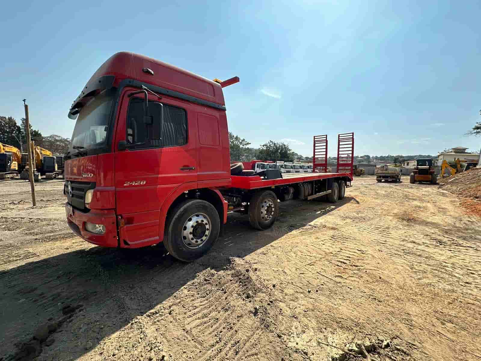 Caminhão prancha Bitruck 2428 2011 