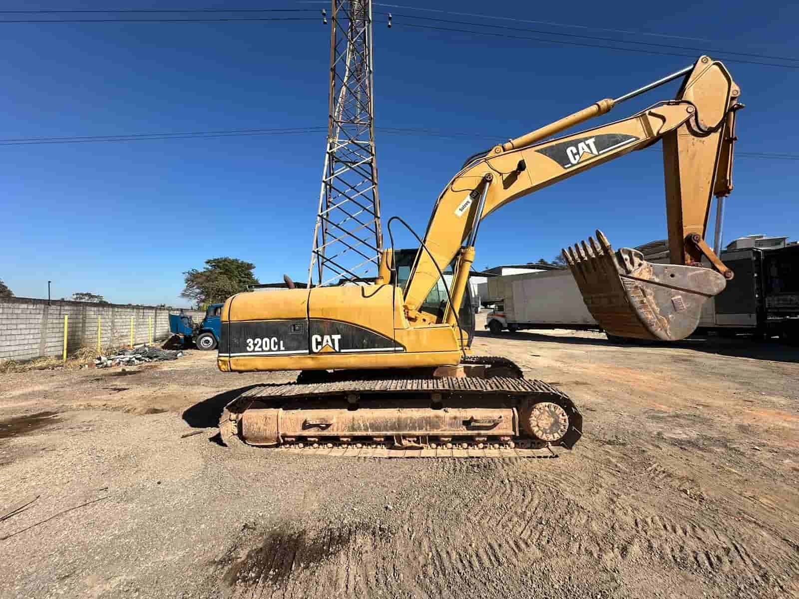 Escavadeira Caterpillar 320CL  2006