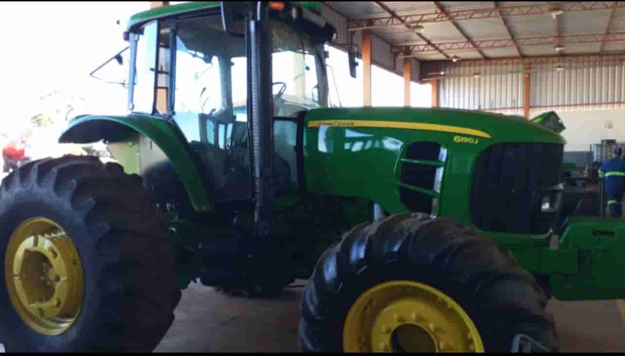 Trator John Deere 6190J 2018