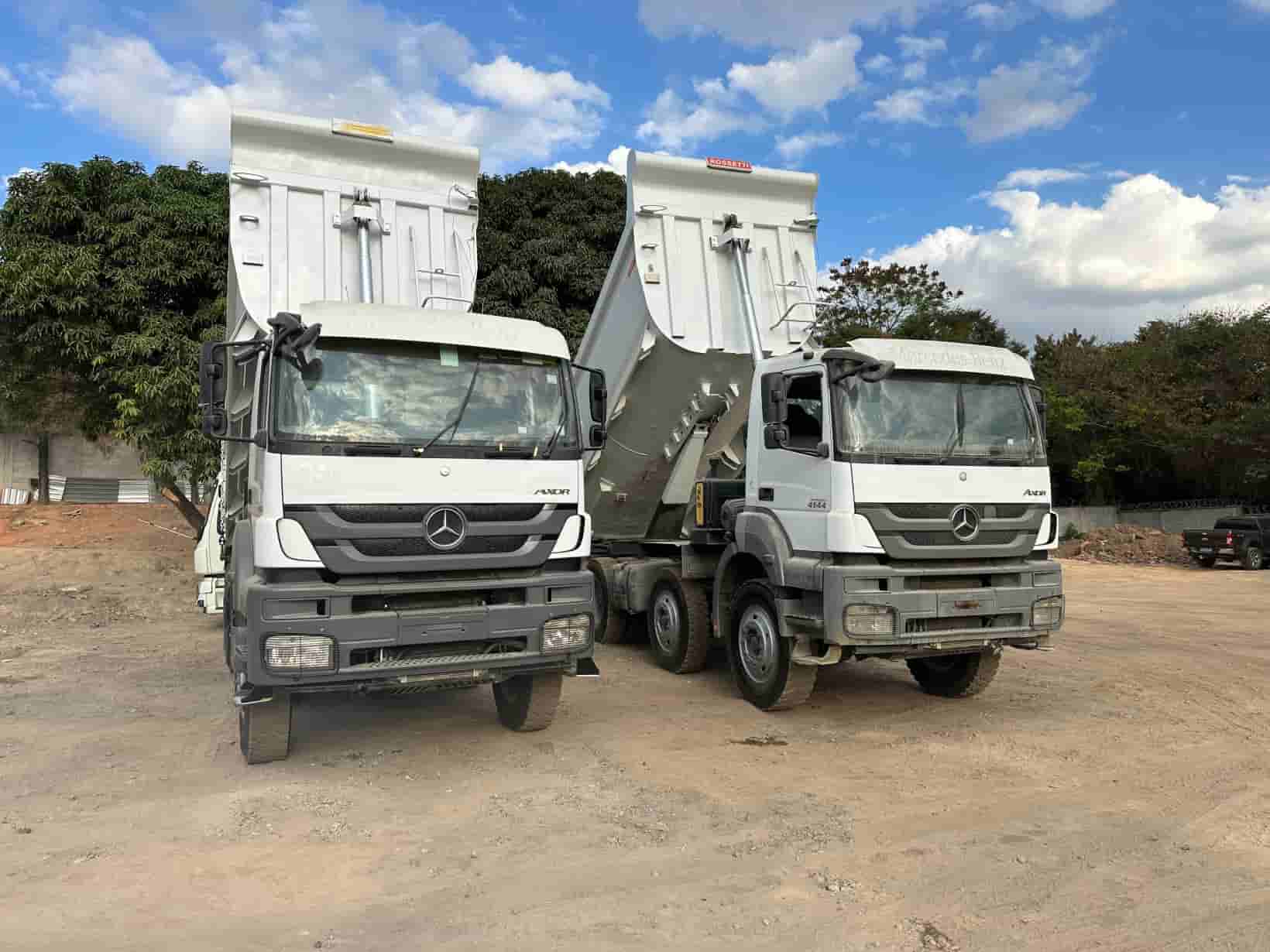 Caminhão Caçamba Axor 4144 8X4 2021/21
