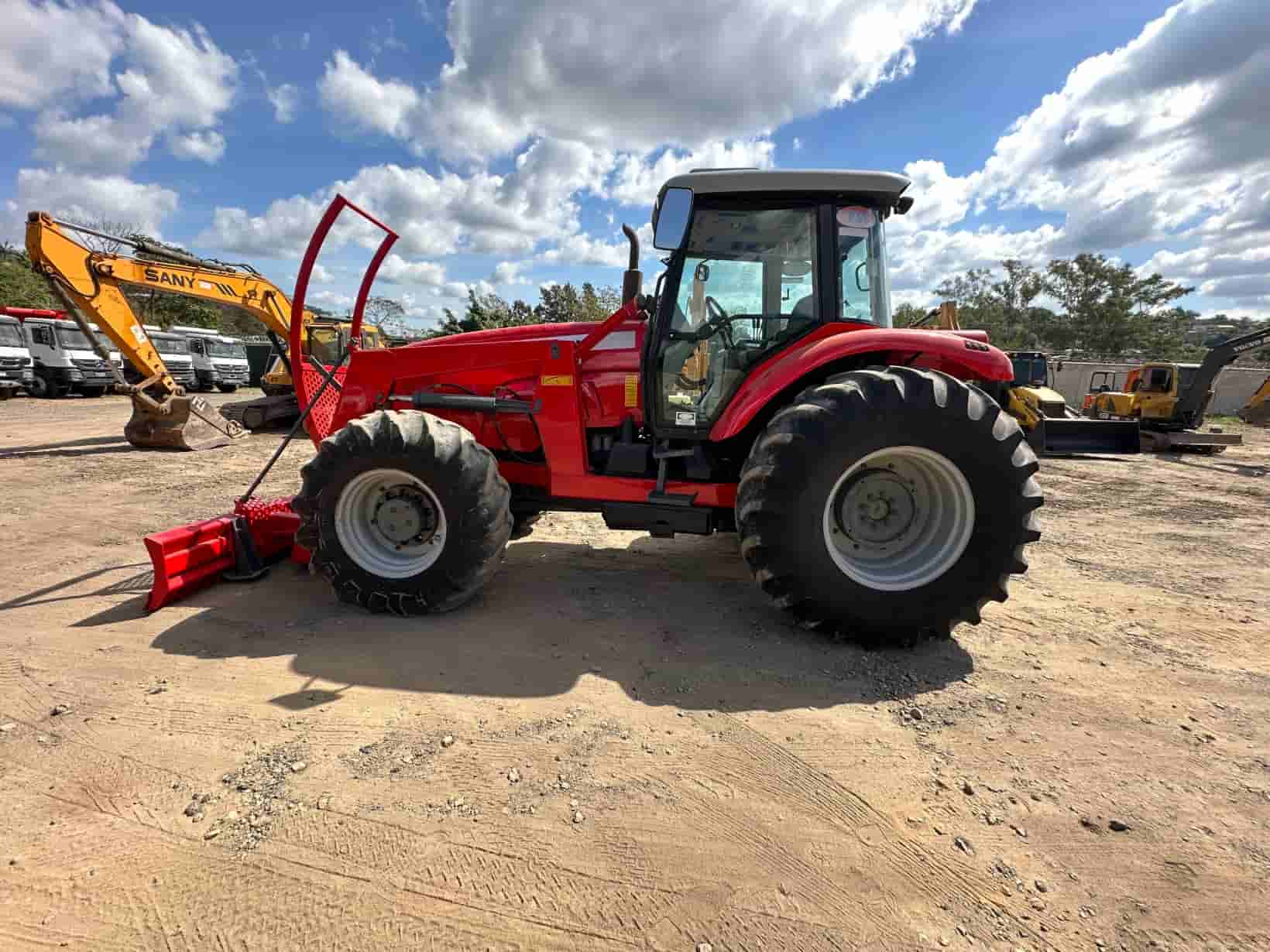 Trator Massey Ferguson MF 7150 2014