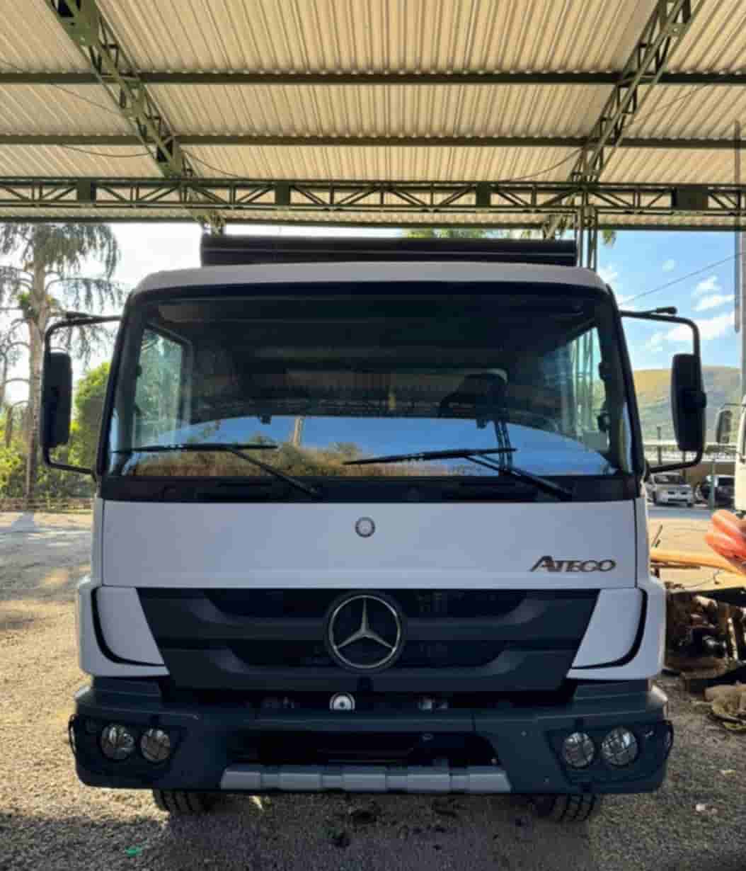 Caminhão Mercedes-Benz MB 2730 2022