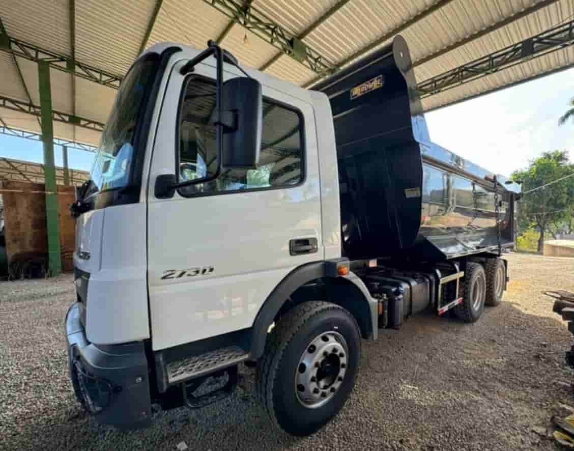 Caminhão Mercedes-Benz MB 2730 2022
