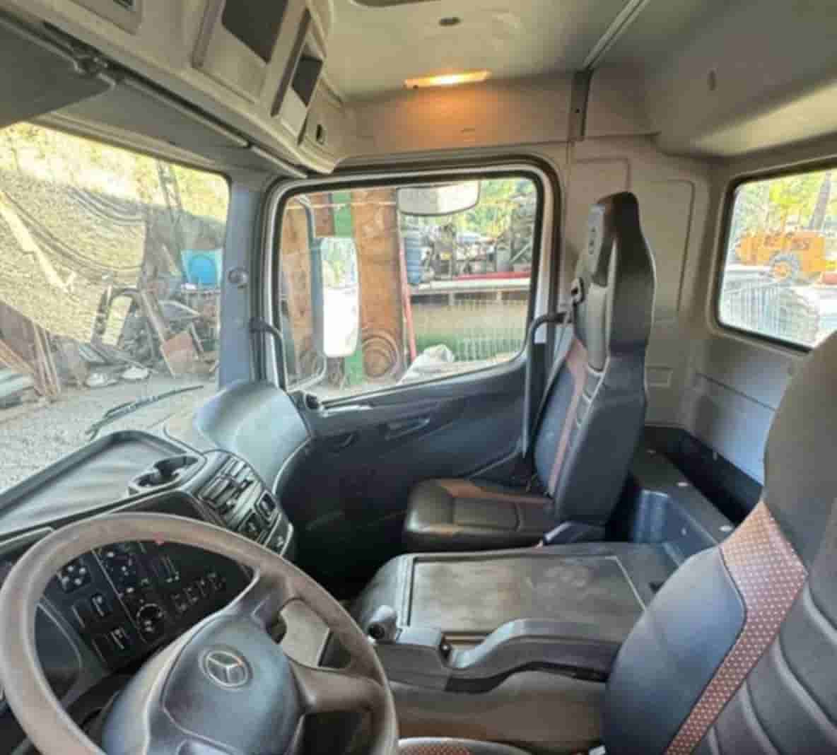 Caminhão Mercedes-Benz MB 2730 2022