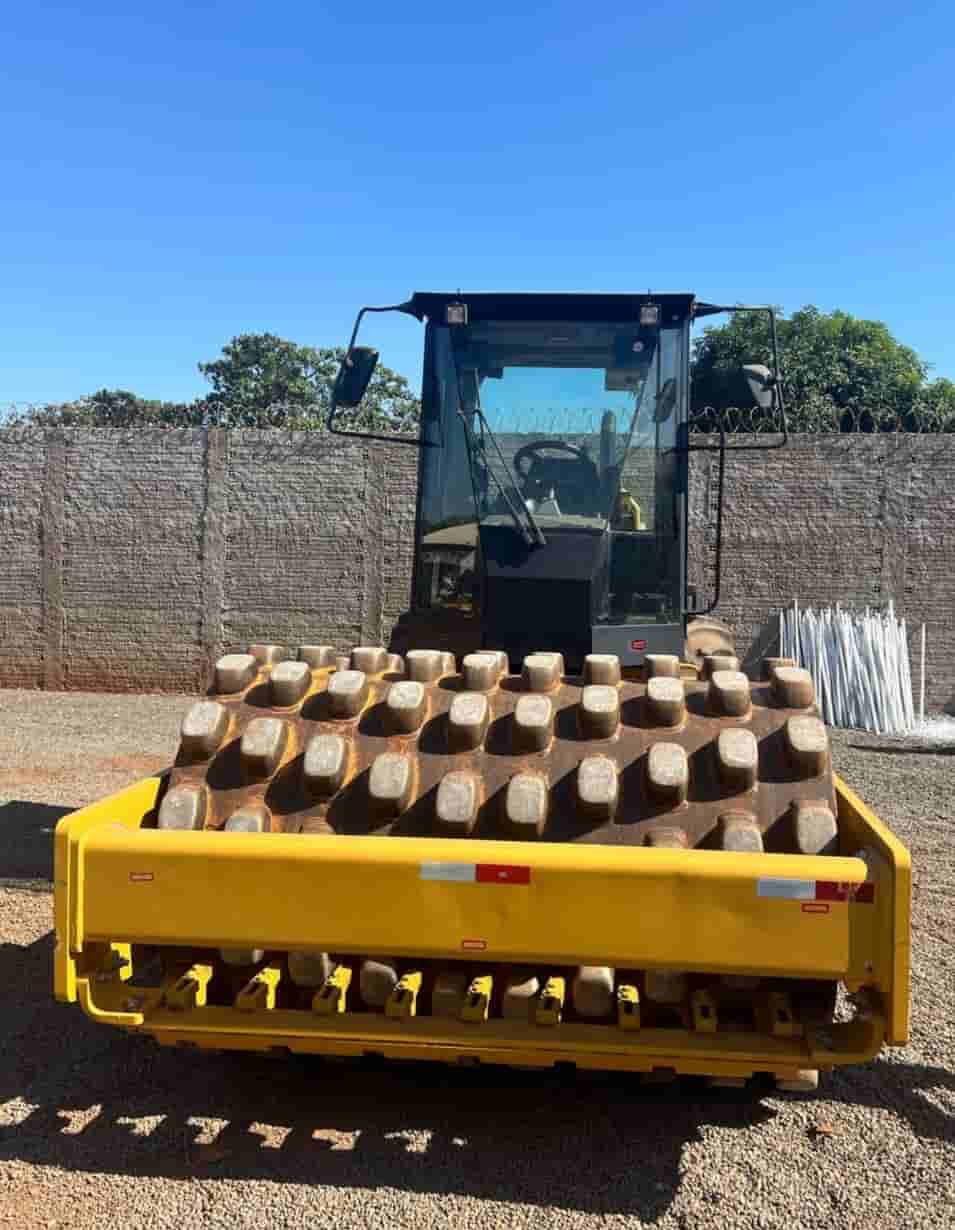 Rolo Compactador Caterpillar CP54B 2014