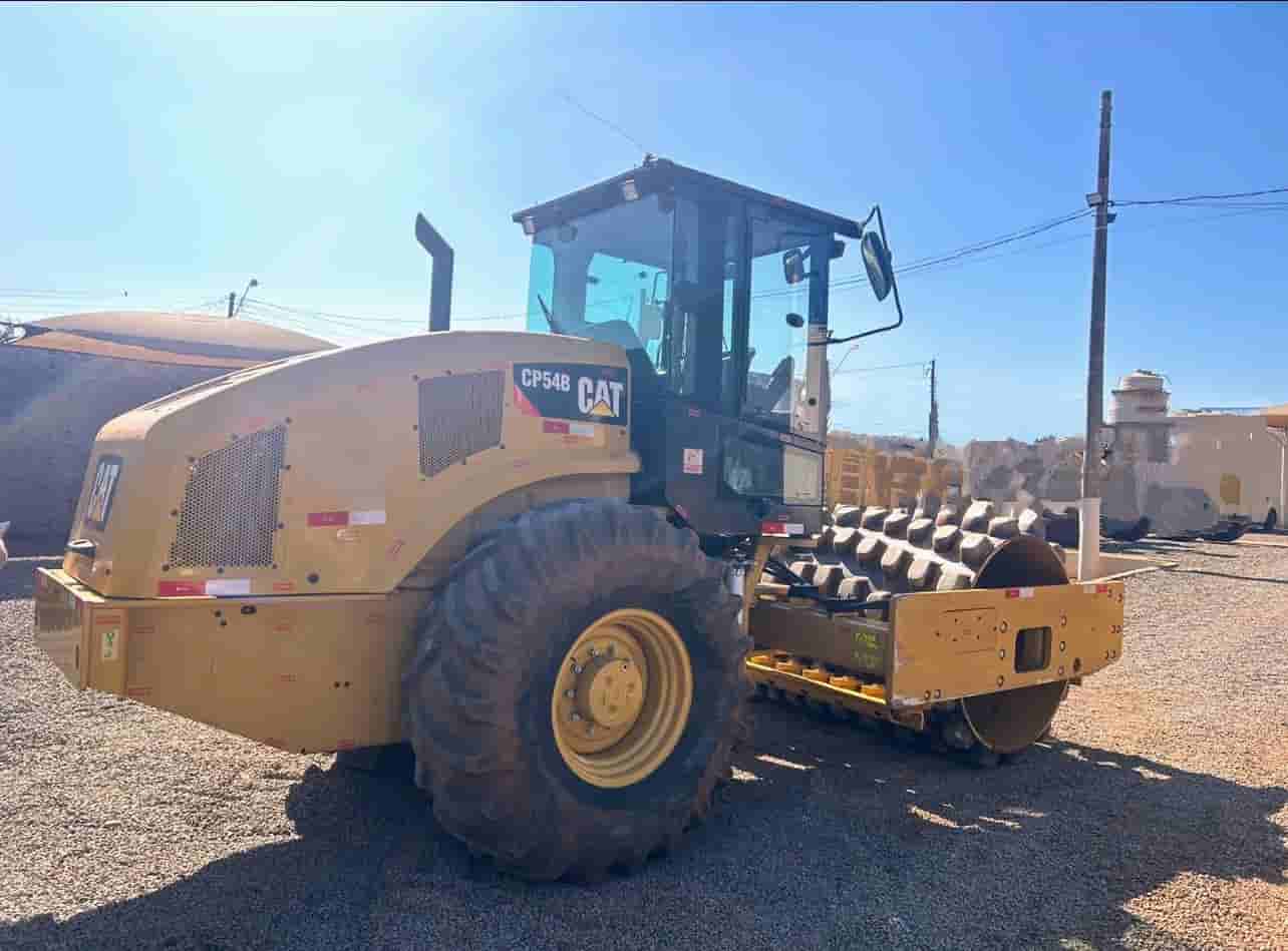 Rolo Compactador Caterpillar CP54B 2014