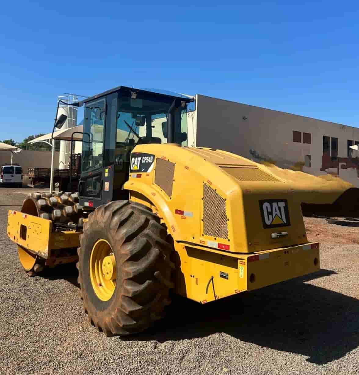 Rolo Compactador Caterpillar CP54B 2014