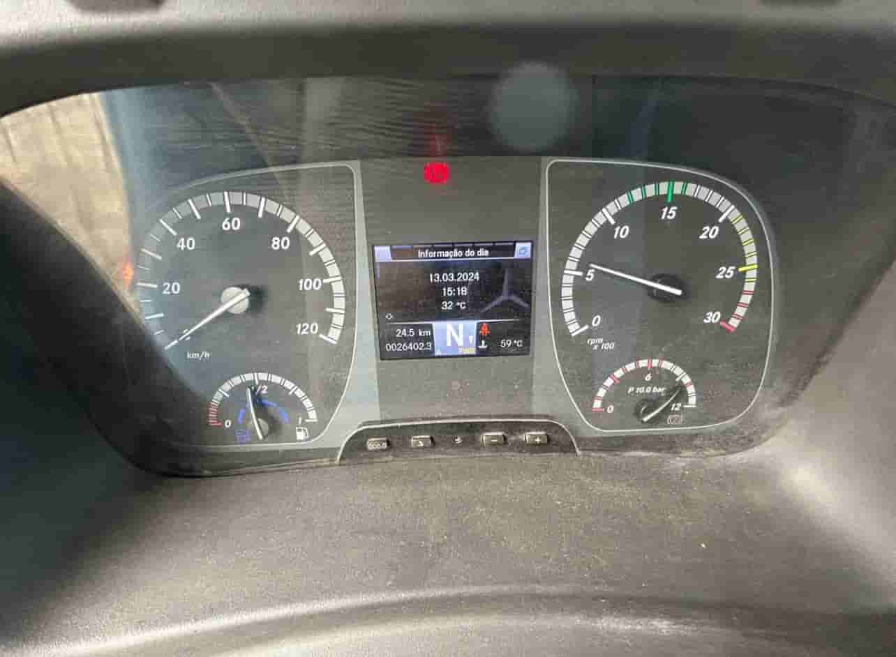 MB 2730 2022, 6x4, com caçamba de 17 ㎥ e 26.000 km