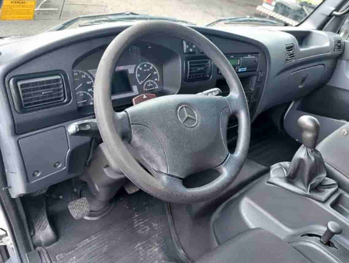 Caminhão Mercedes-Benz 1016 2022