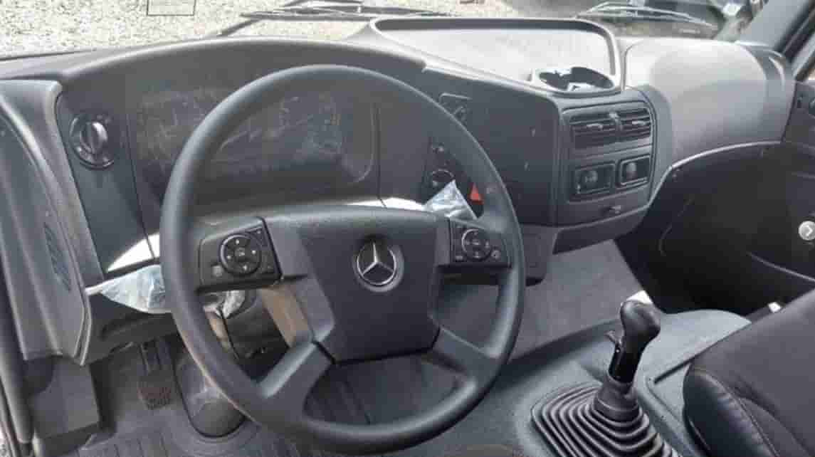 Caminhão Mercedes-Benz 1726 2024