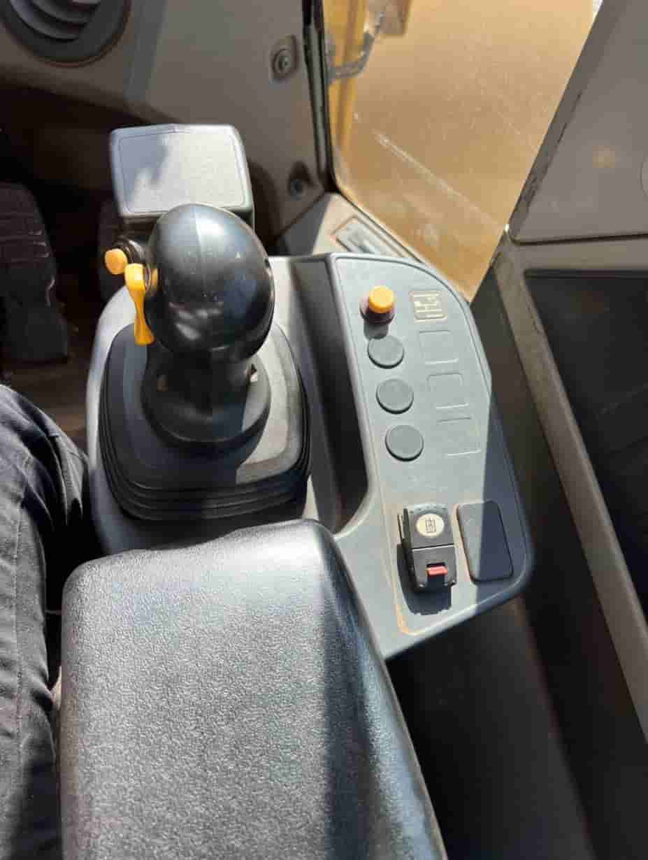 Pá Carregadeira Caterpillar 966L 2019