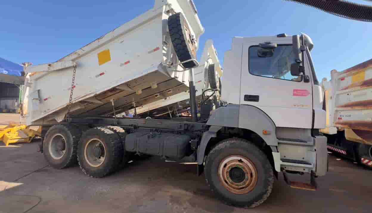 MB 4144 2012, 6x4, com caçamba Rossetti de 16 ㎥, média de 140.000 km
