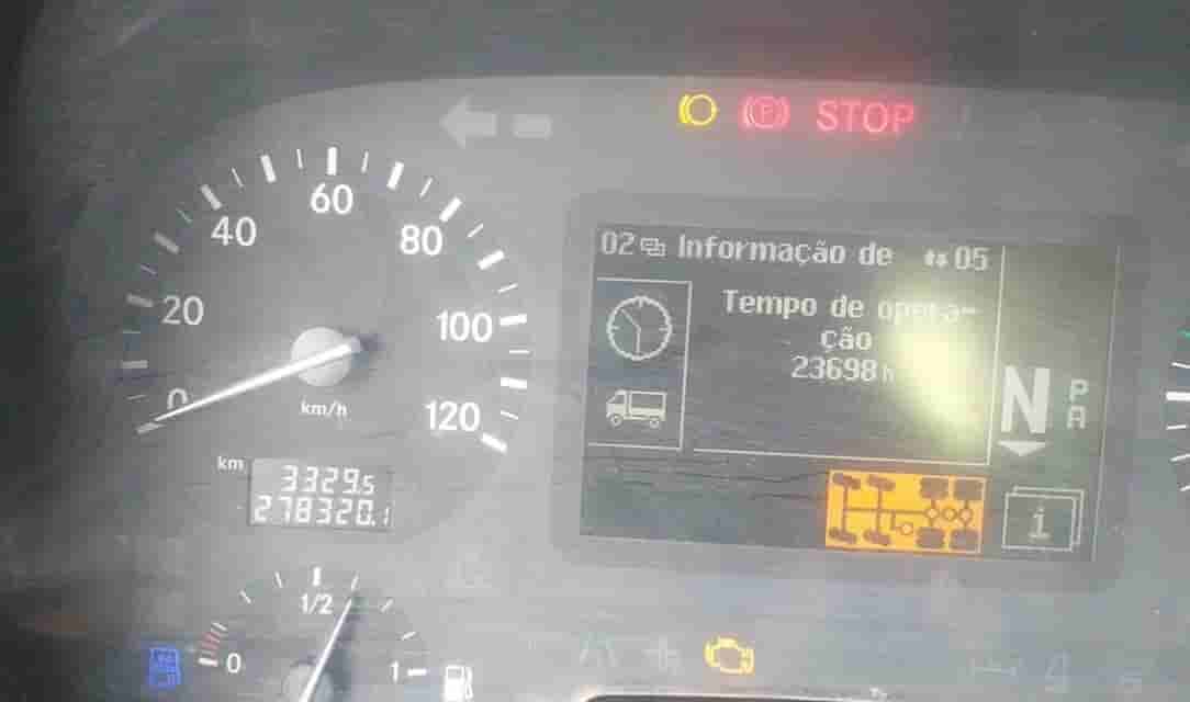 Caminhão Mercedes-Benz 4844k 2017