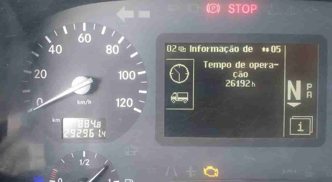 Caminhão Mercedes-Benz 4844k 2017