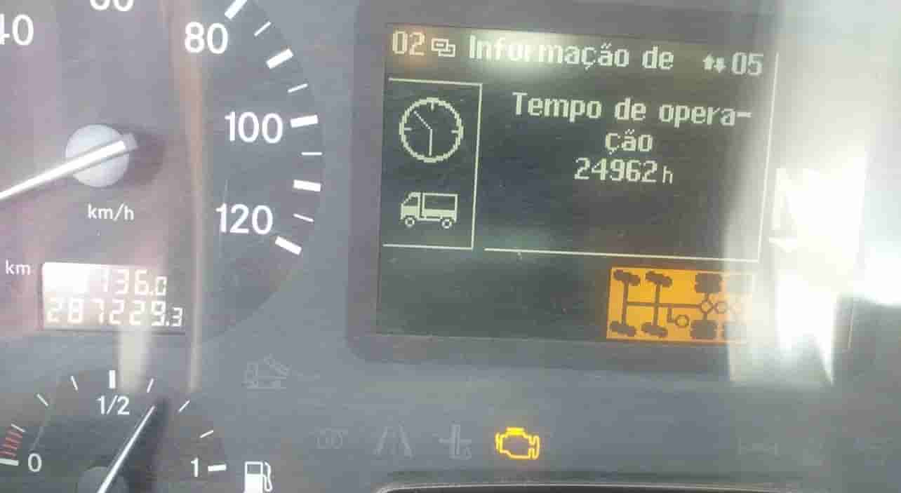 Caminhão Mercedes-Benz 4844k 2017