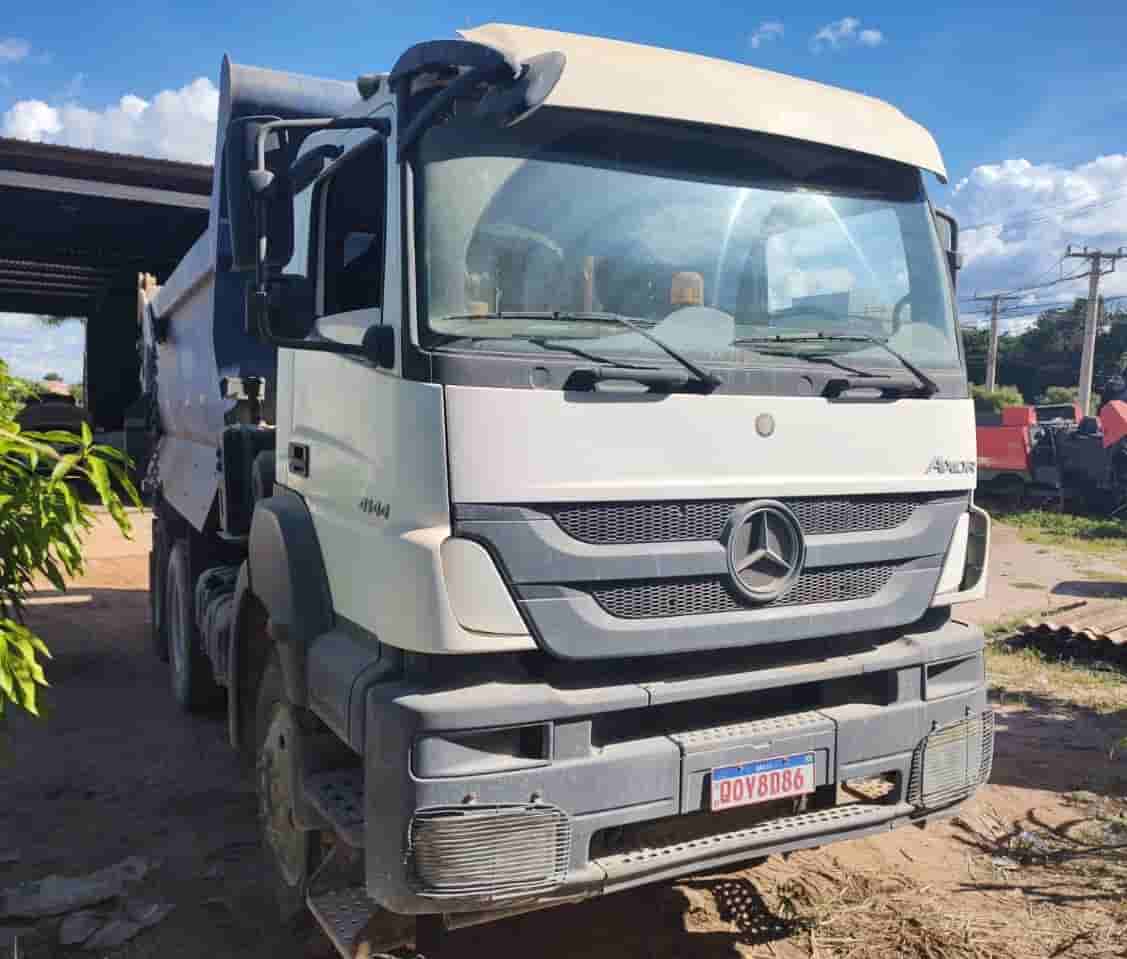 MB 4144 2018, 6x4, com caçamba Rossetti de 16 ㎥, semiautomático, 174.600 km
