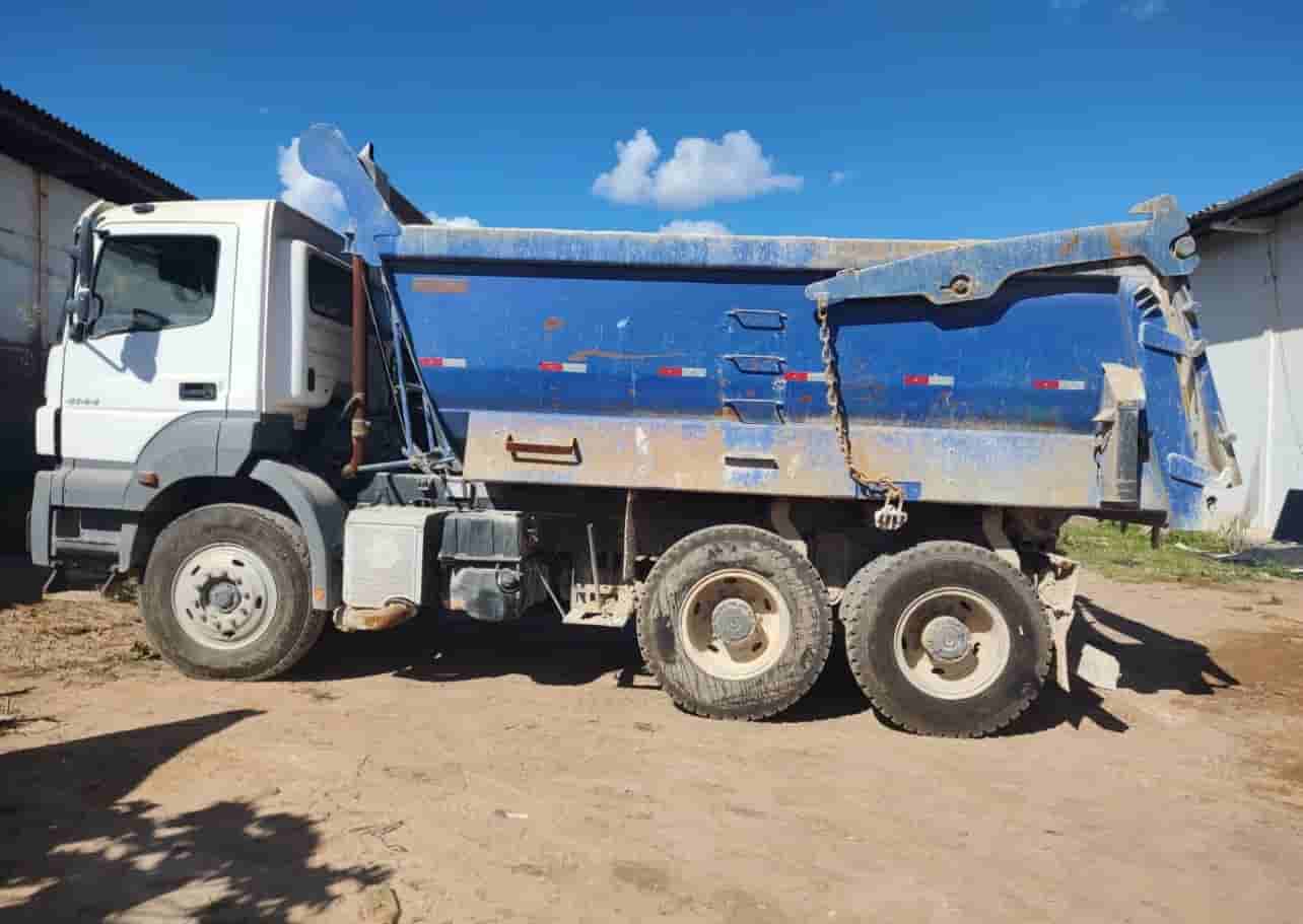 MB 4144 2018, 6x4, com caçamba Rossetti de 16 ㎥, semiautomático, 174.600 km