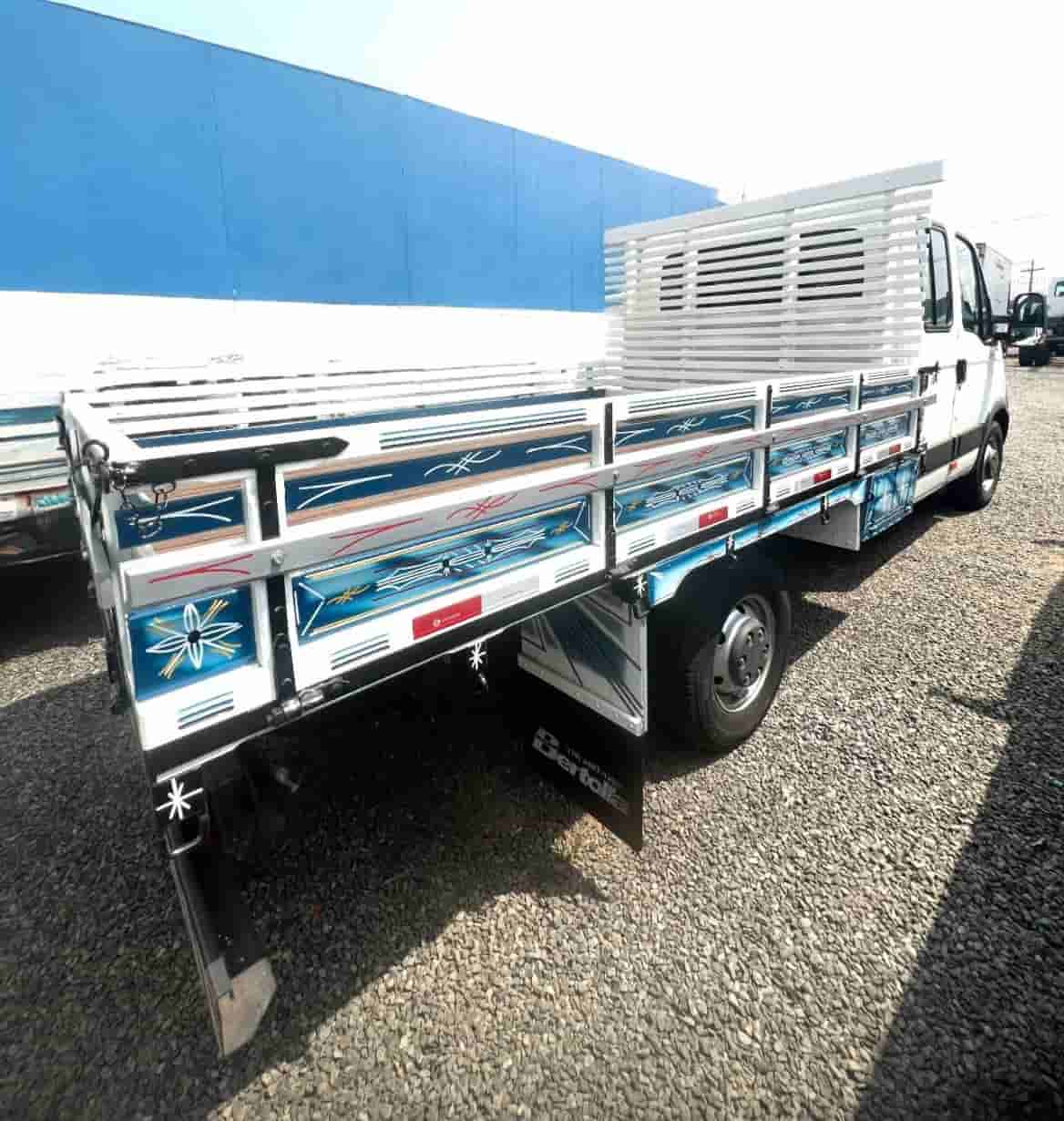 Caminhão Iveco 35S14 2014