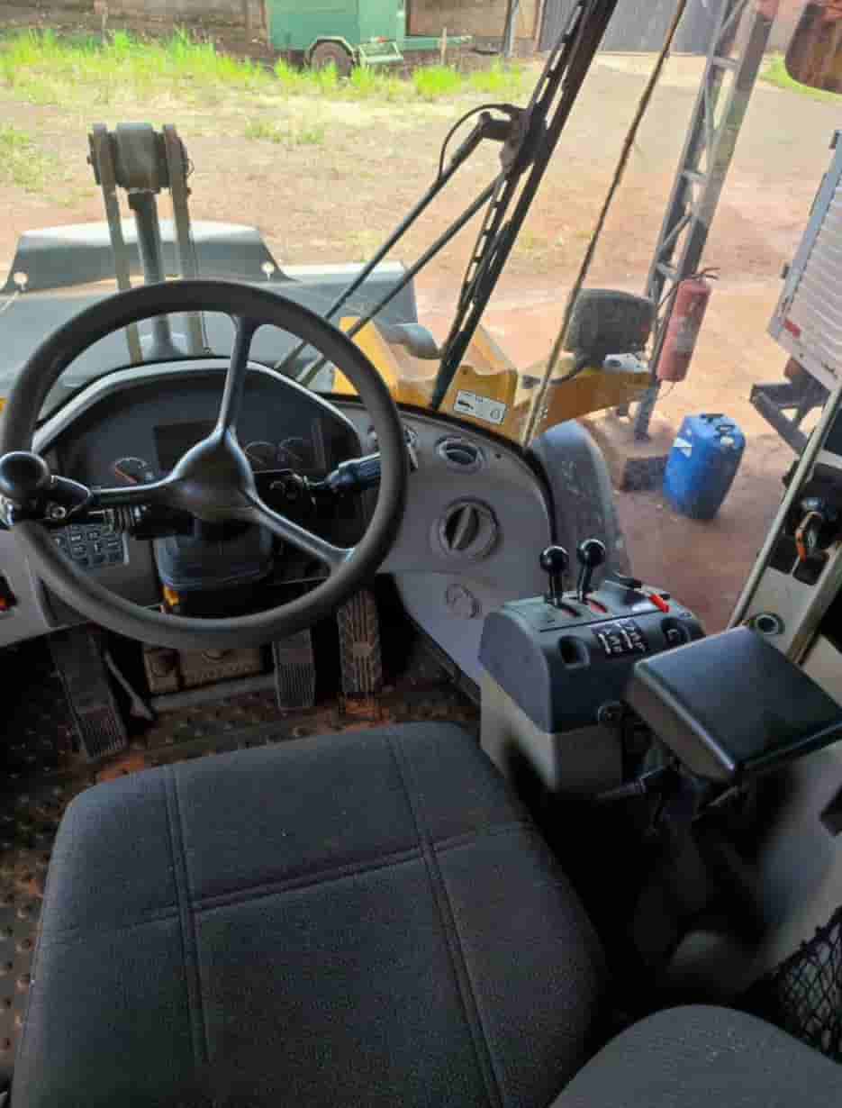 Pá Carregadeira Volvo L90 2013