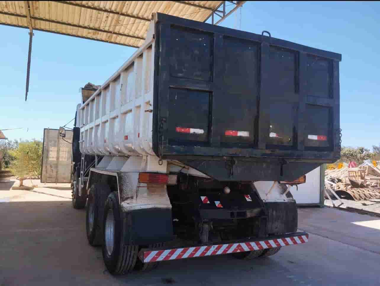 Caminhão Mecedes Benz 2726 2011