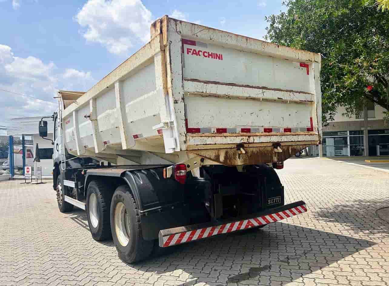 VW 31.330 2022, 6x4, com caçamba de 12 ㎥, ar condicionado e 87.000 km