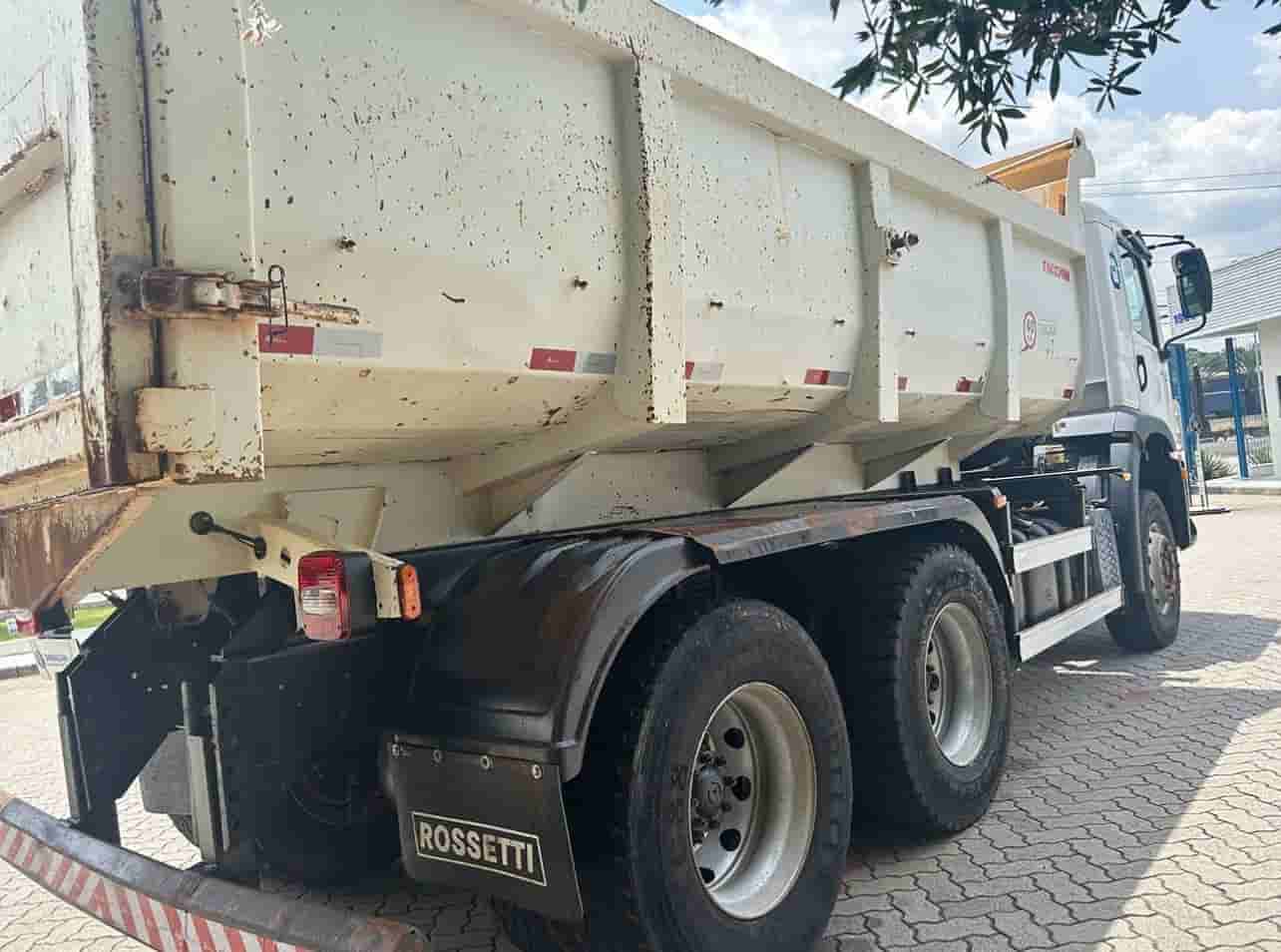 VW 31.330 2022, 6x4, com caçamba de 12 ㎥, ar condicionado e 87.000 km