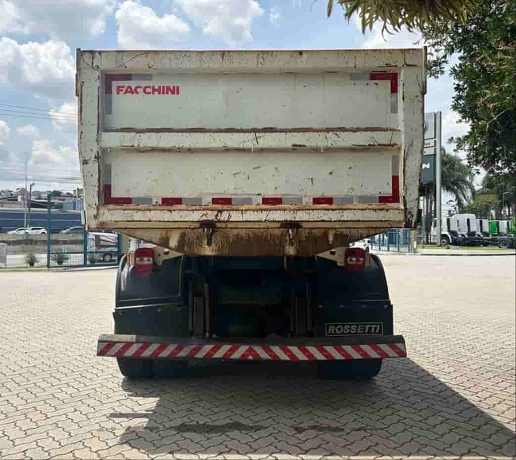 VW 31.330 2022, 6x4, com caçamba de 12 ㎥, ar condicionado e 87.000 km