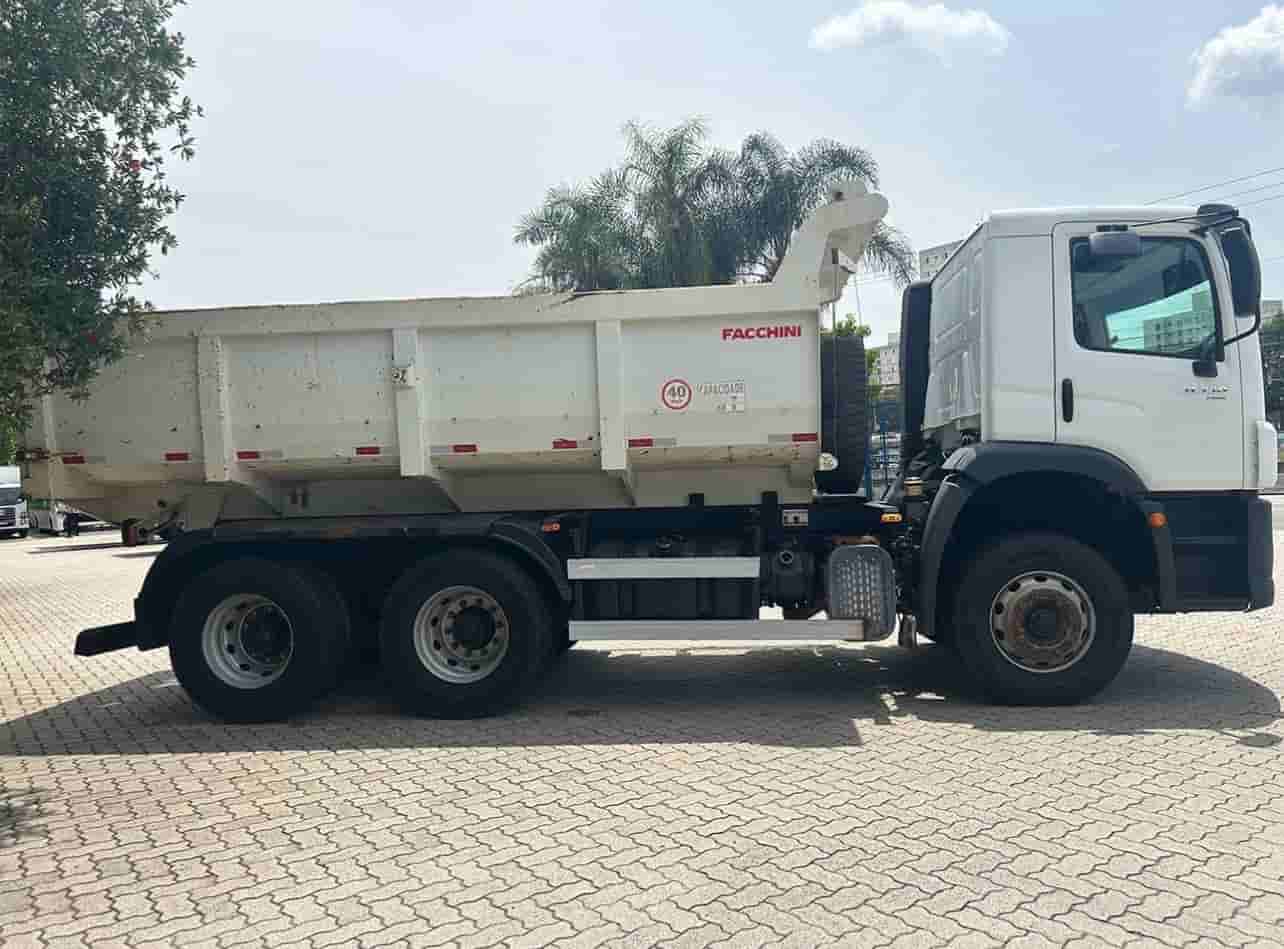 VW 31.330 2022, 6x4, com caçamba de 12 ㎥, ar condicionado e 87.000 km