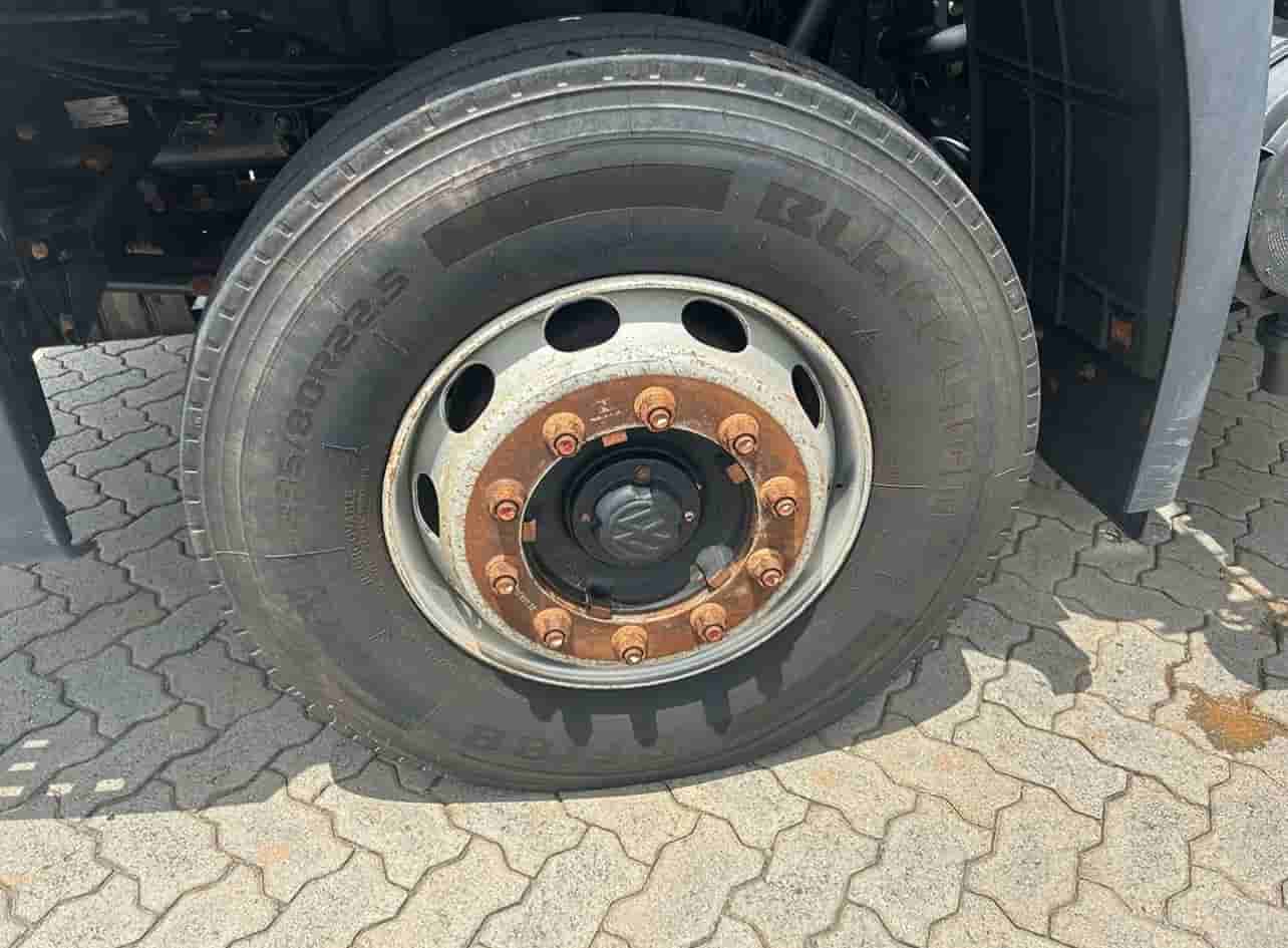 VW 31.330 2022, 6x4, com caçamba de 12 ㎥, ar condicionado e 87.000 km
