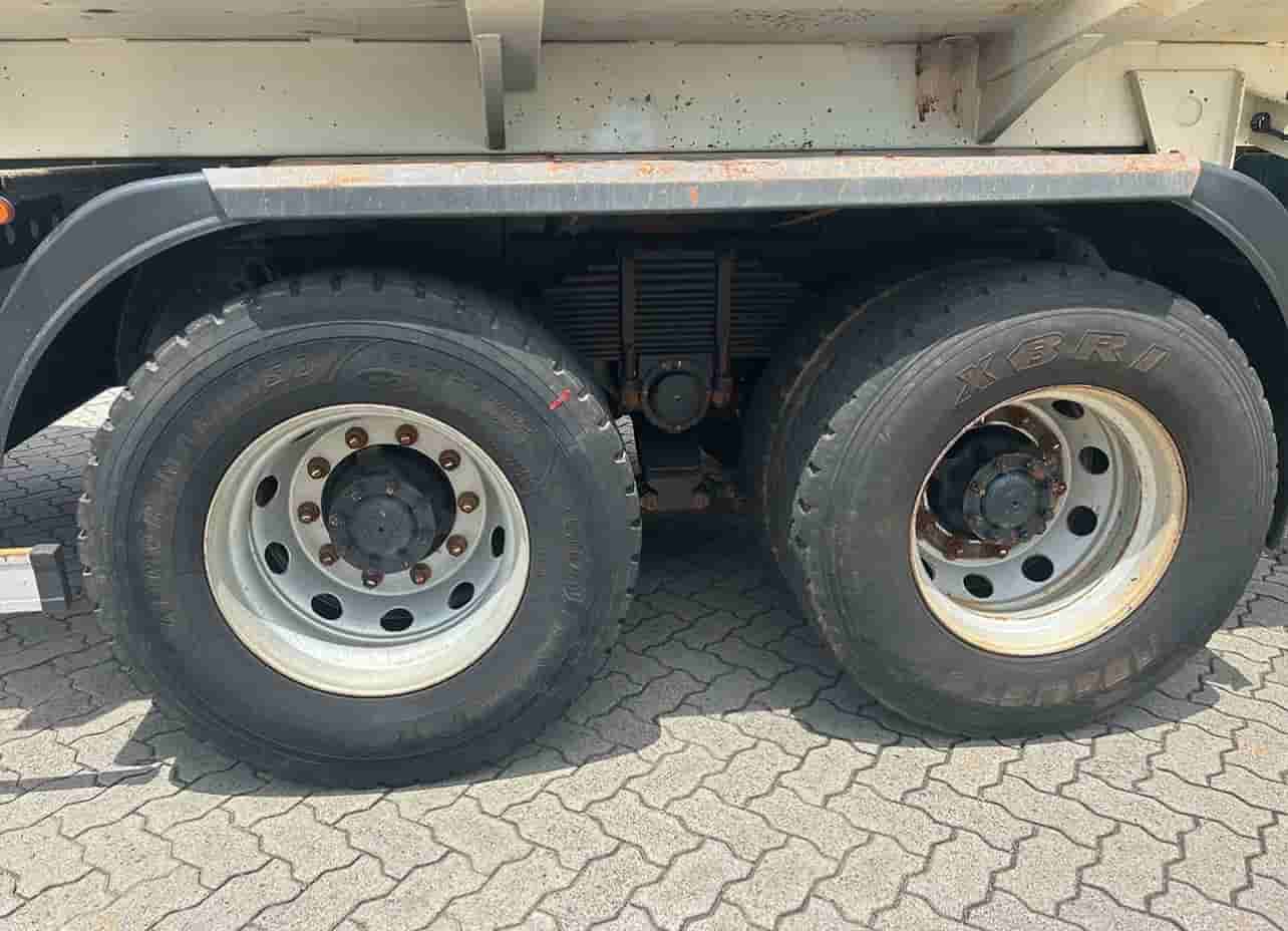 VW 31.330 2022, 6x4, com caçamba de 12 ㎥, ar condicionado e 87.000 km