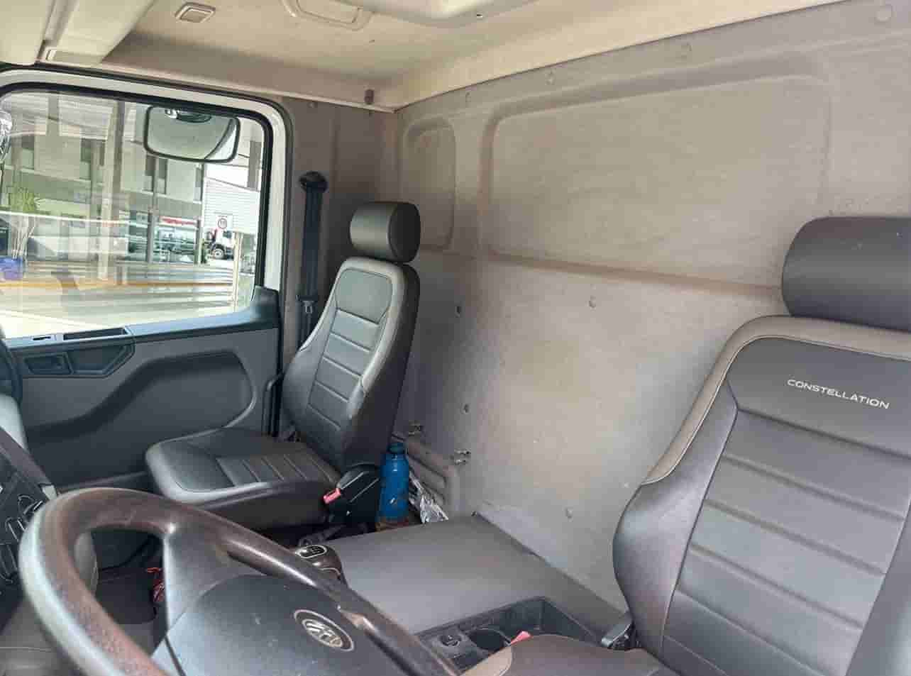 VW 31.330 2022, 6x4, com caçamba de 12 ㎥, ar condicionado e 87.000 km