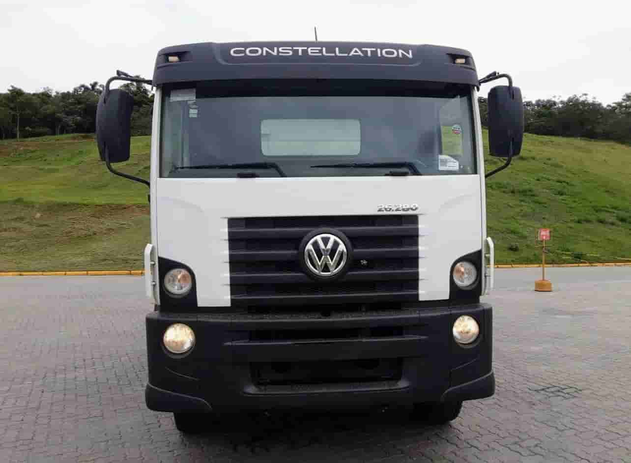 VW 26.280 2023, 6x4, com caçamba de 14 ㎥ e média de 16.000 km